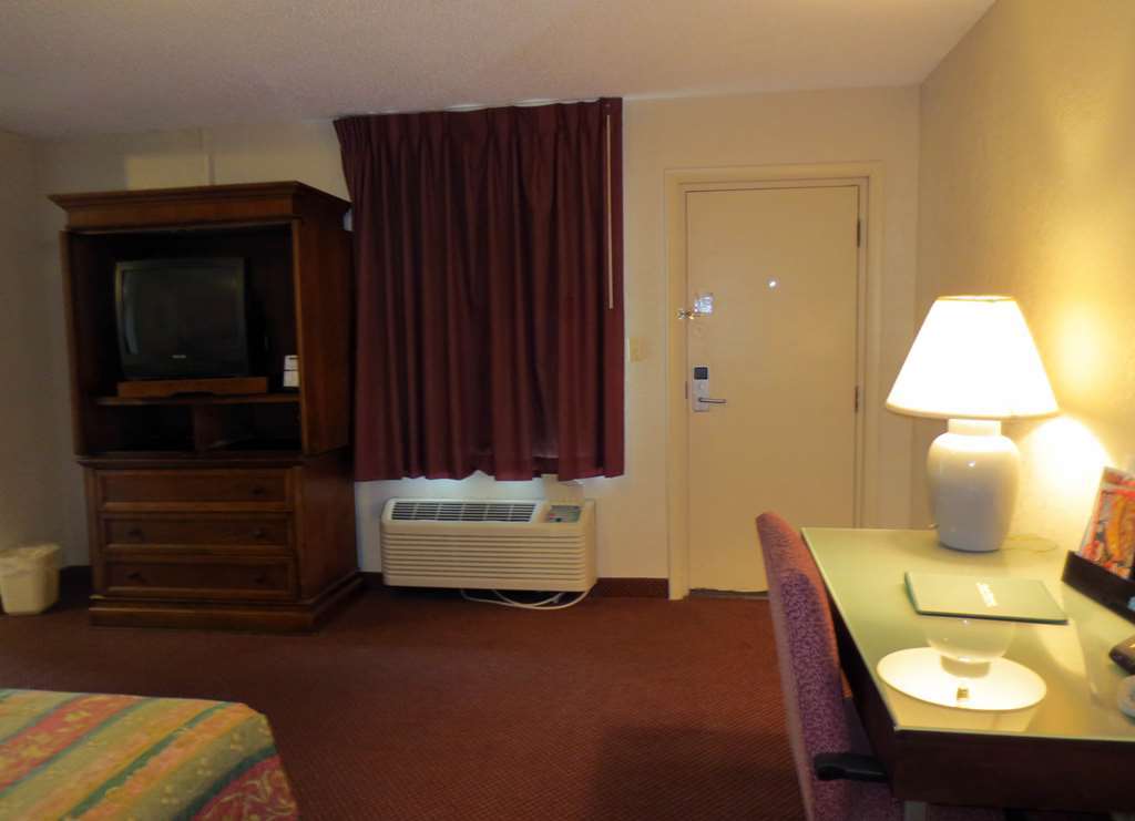 America'S Best Inn And Suites Emporia Pokoj fotografie
