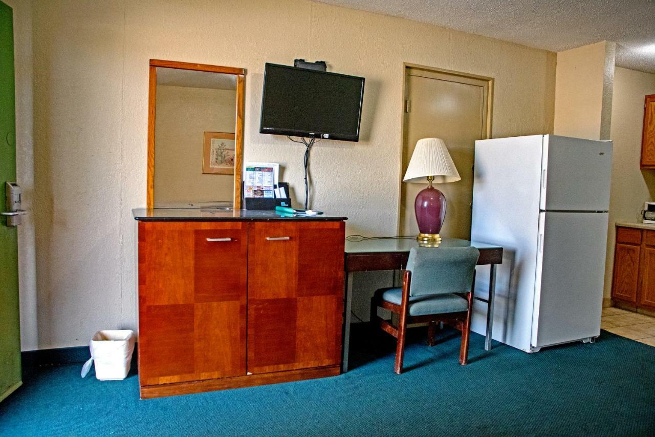 America'S Best Inn And Suites Emporia Exteriér fotografie